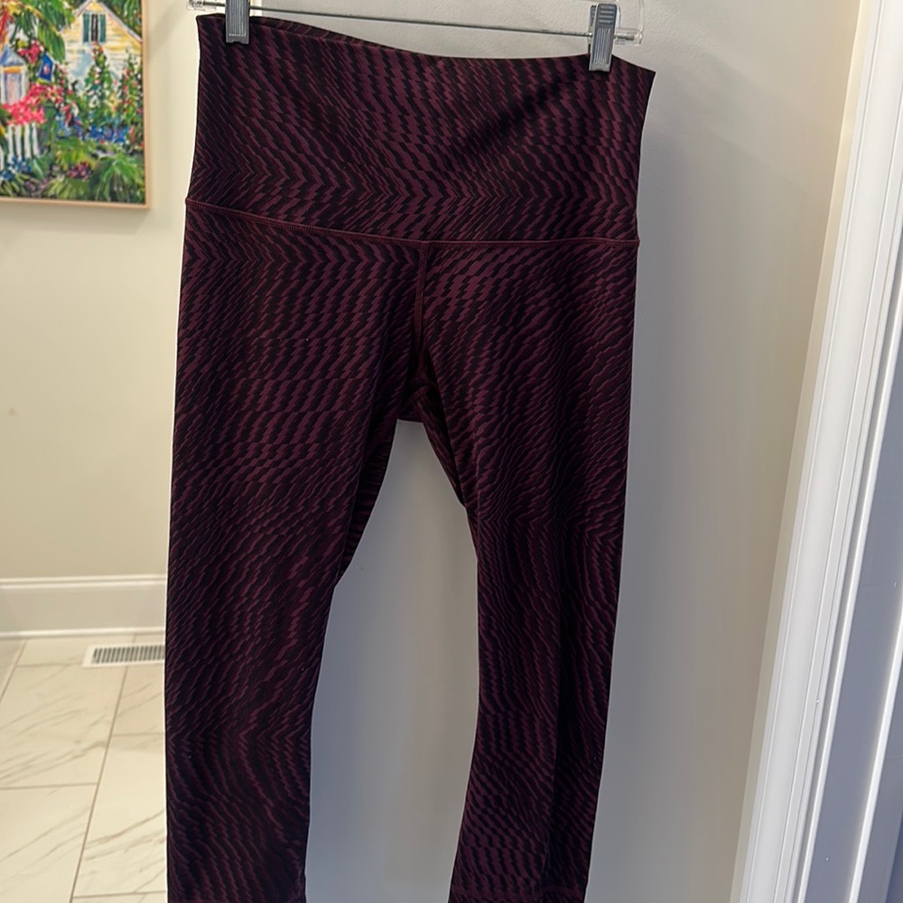 Size 10. Lululemon crop leggings.